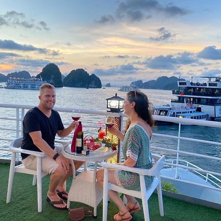 Halong Sapphire Cruises Hotel Ha Long Exterior photo