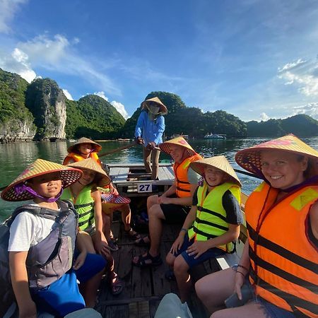 Halong Sapphire Cruises Hotel Ha Long Exterior photo