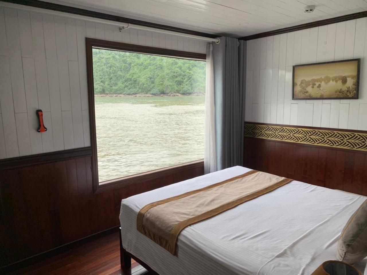 Halong Sapphire Cruises Hotel Ha Long Exterior photo