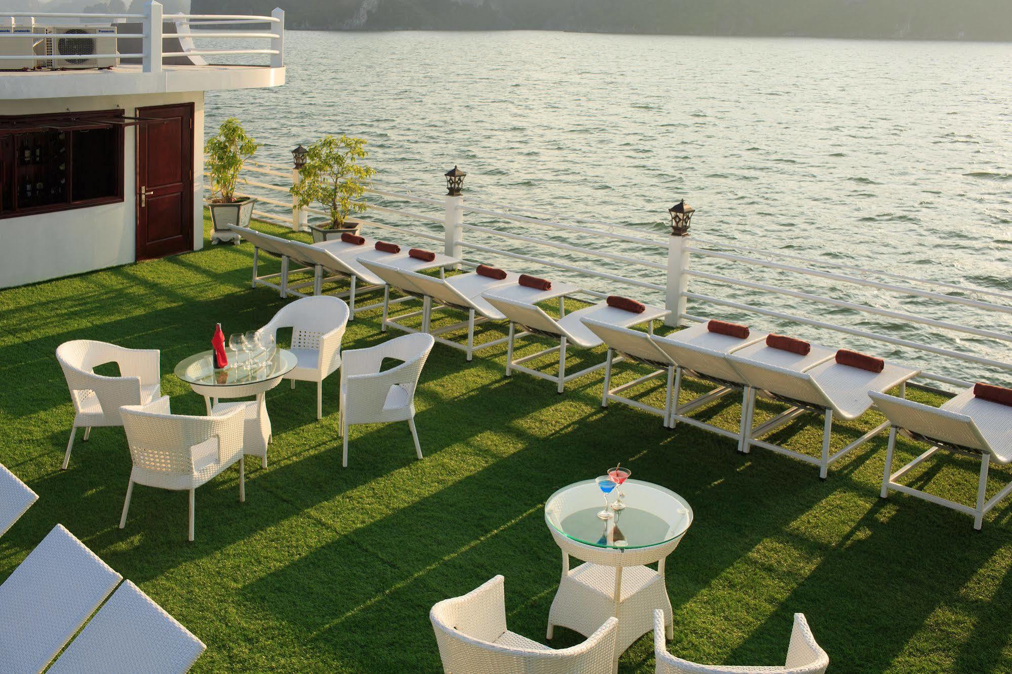 Halong Sapphire Cruises Hotel Ha Long Exterior photo