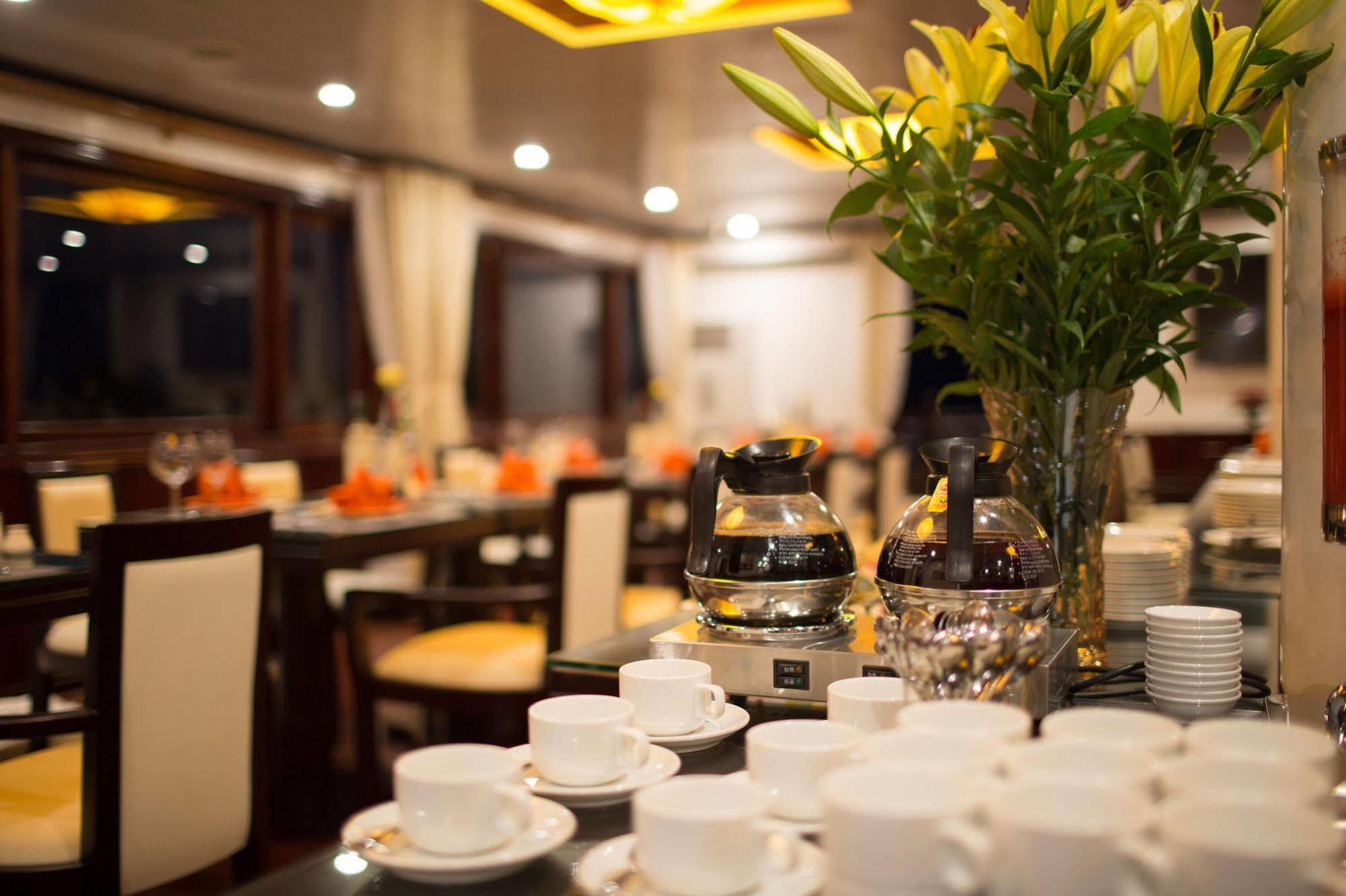 Halong Sapphire Cruises Hotel Ha Long Exterior photo