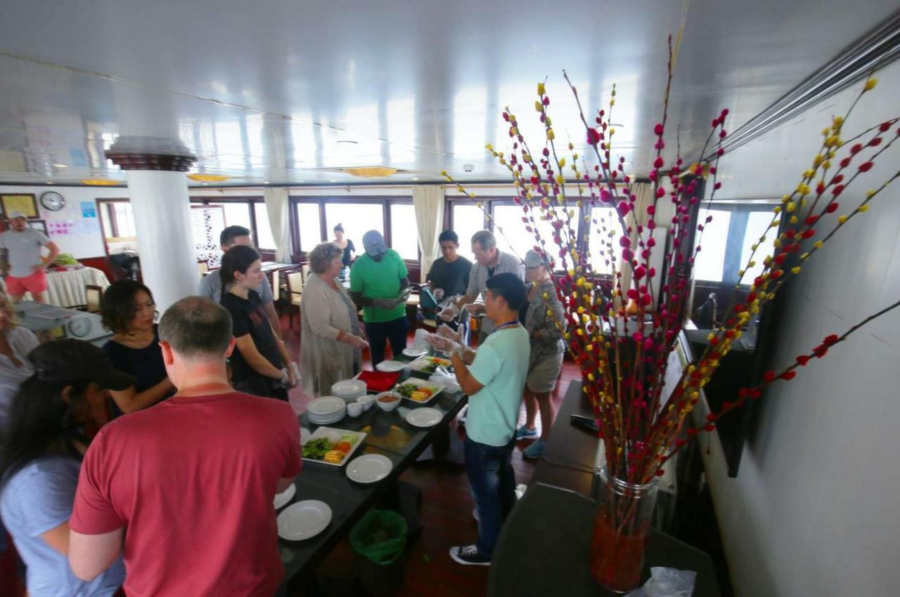 Halong Sapphire Cruises Hotel Ha Long Exterior photo