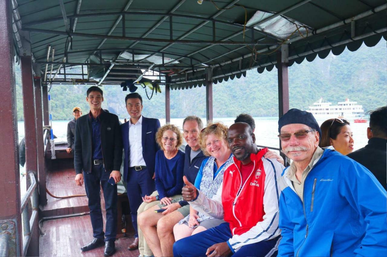 Halong Sapphire Cruises Hotel Ha Long Exterior photo